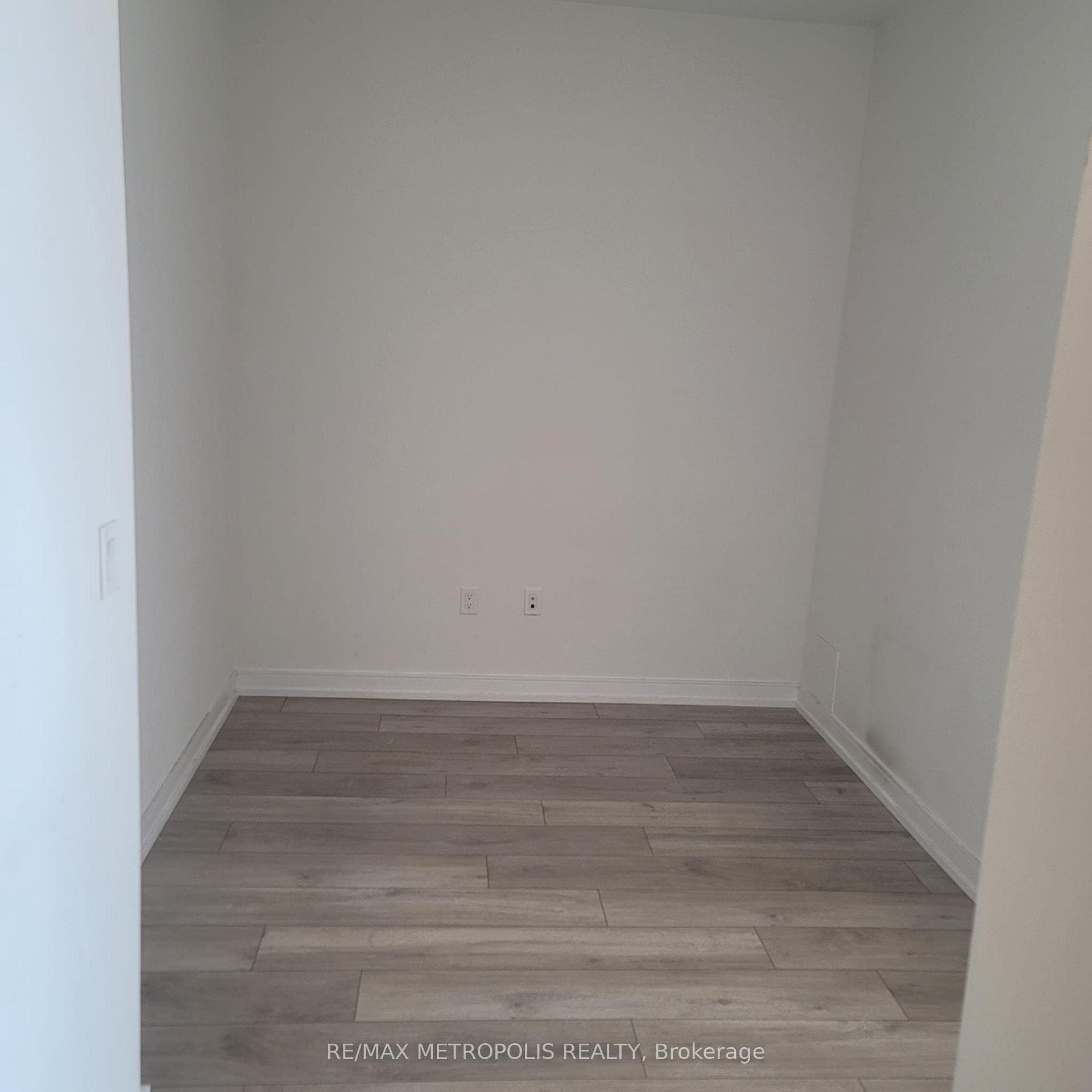 225 Village Green Square Unit PH06 photo 13