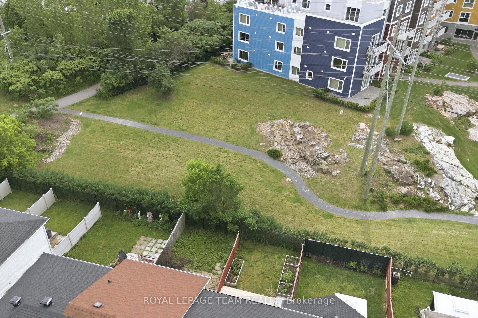 189 Gray Crescent photo 37