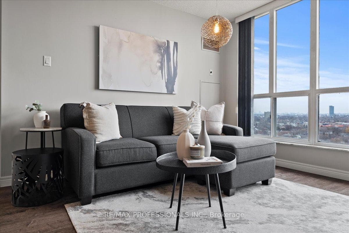 2285 Lake Shore Boulevard Unit 1704 photo 8