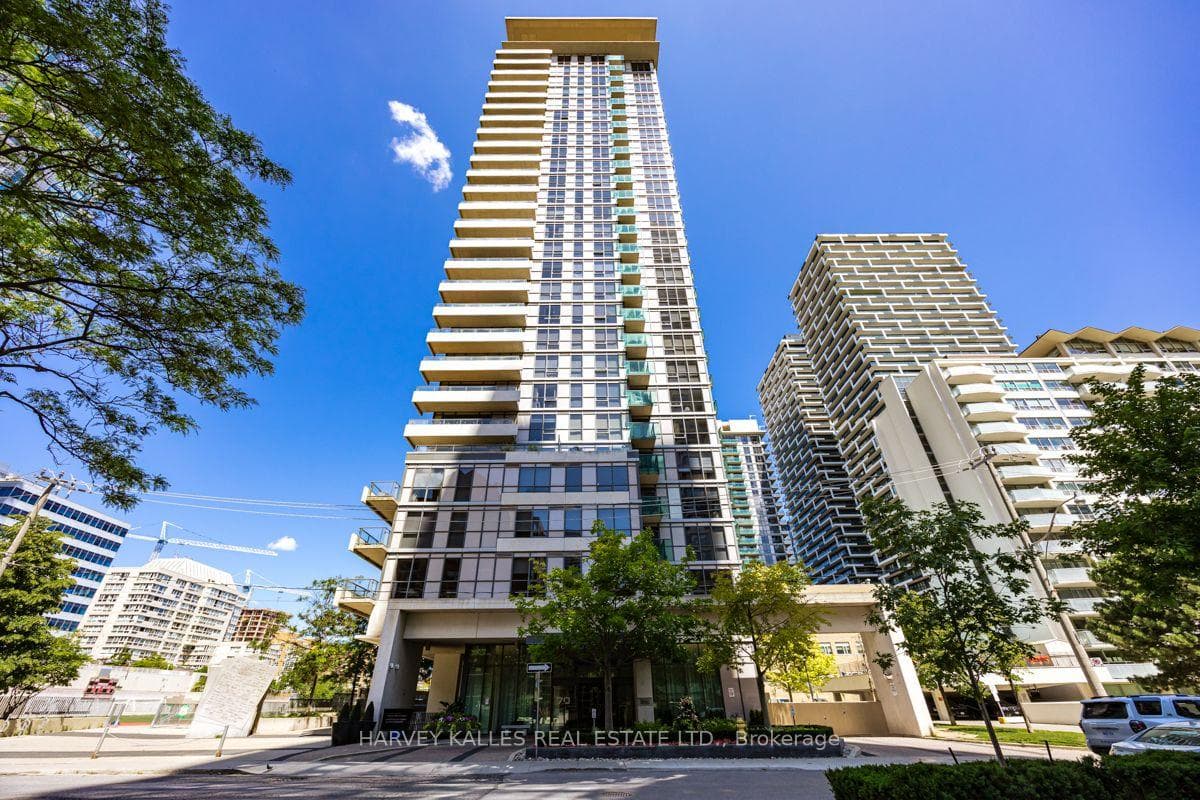 70 Roehampton Avenue Unit 813 photo 1