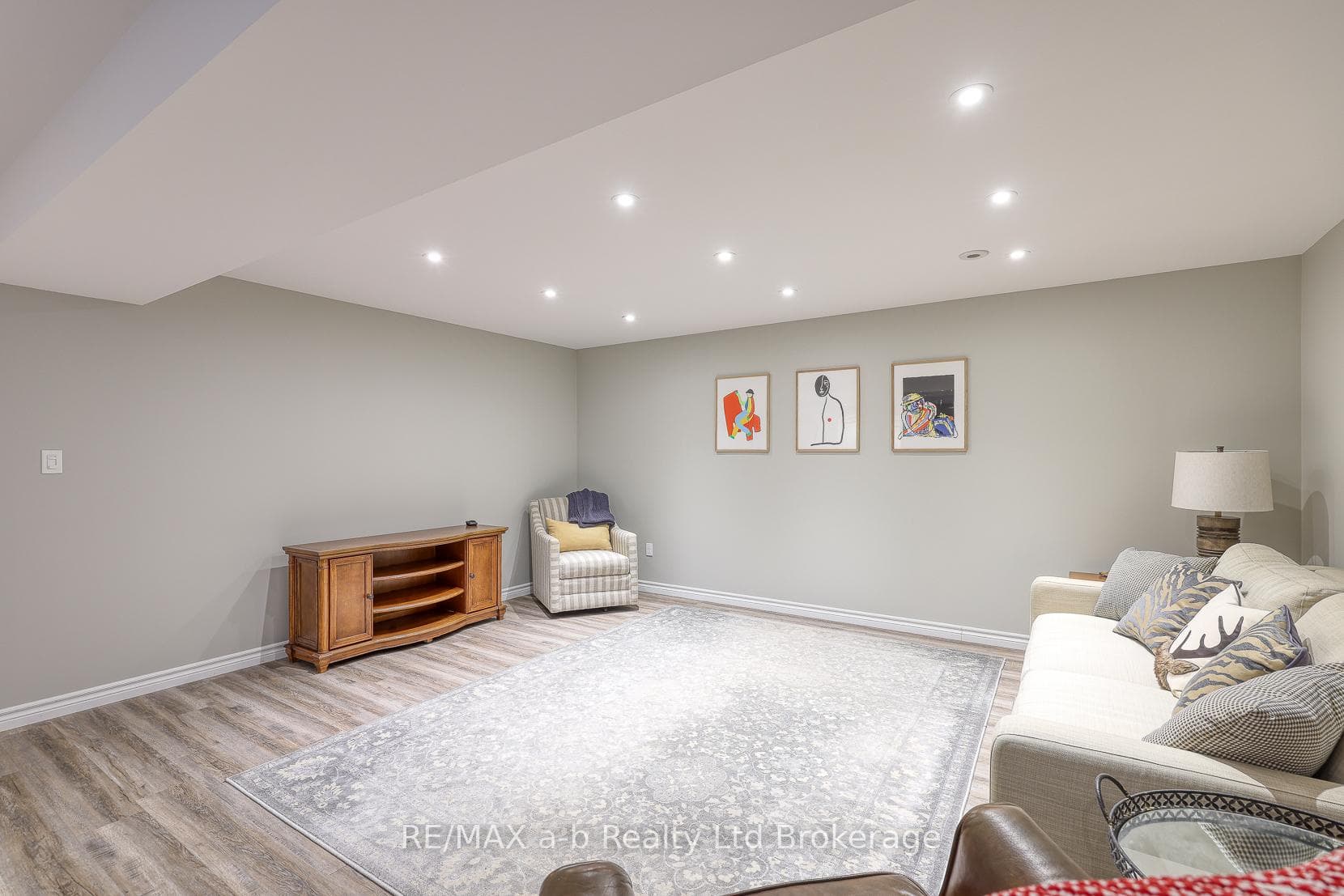 56 Hollingshead Road photo 31