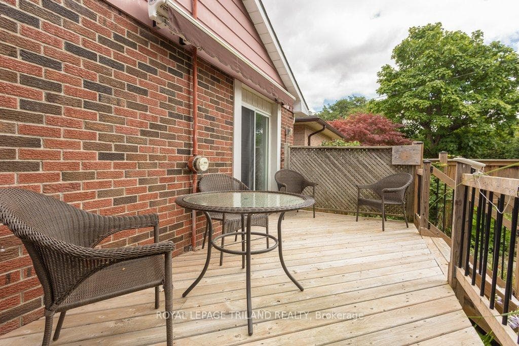 11 GUSTIN Place photo 30