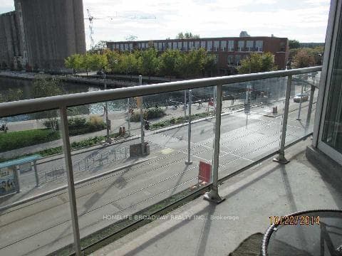 550 Queens Quay Unit 401 photo 3