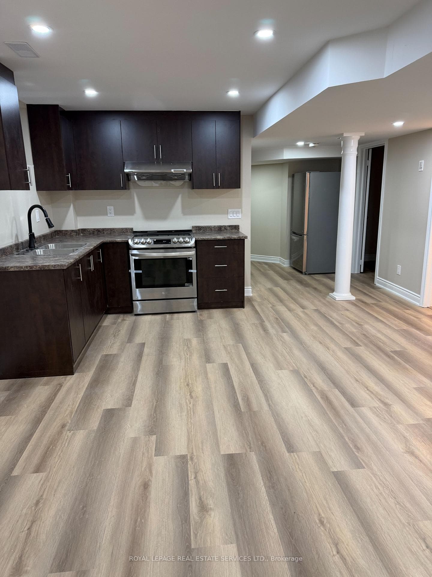 5487 Challenger Drive Unit Bsmt photo 10