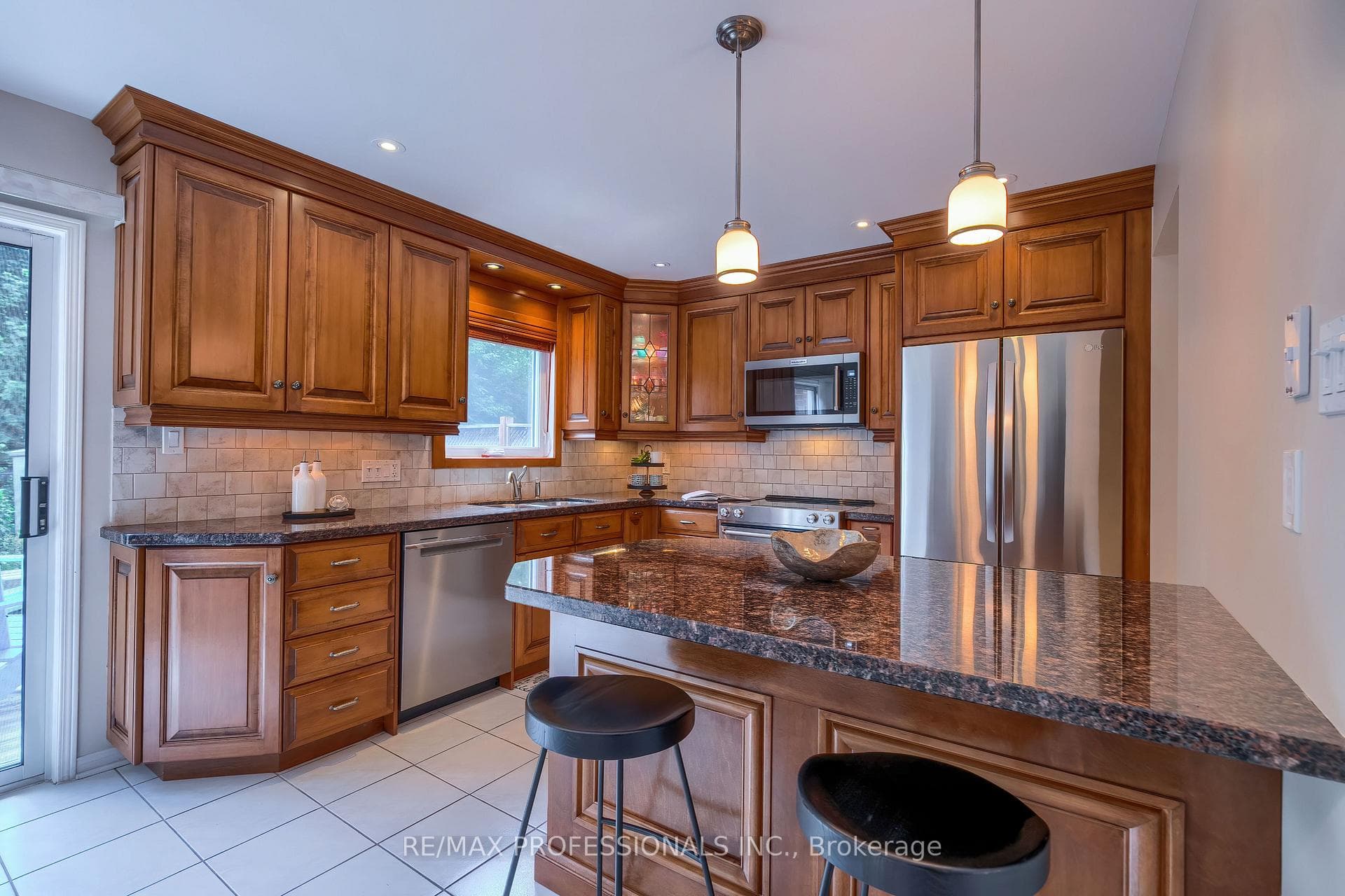 Breakfast Bar and Newer S.S. Appliances