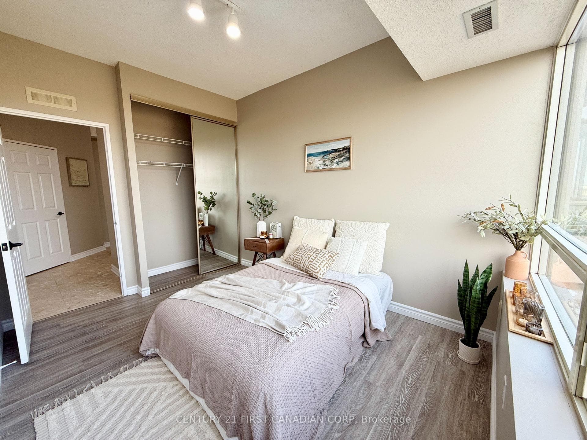 744 Wonderland Road Unit 1203 photo 24