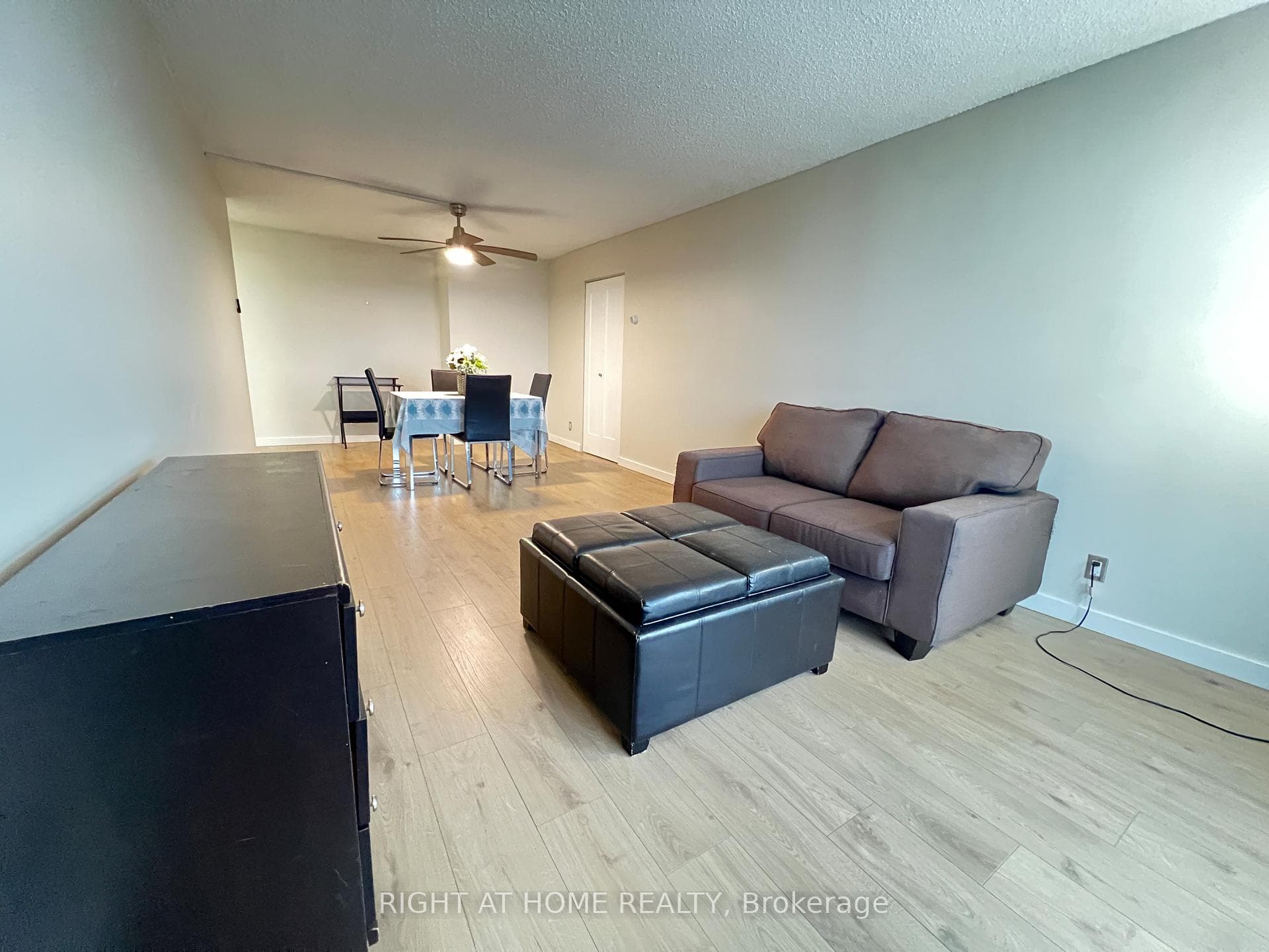505 St Laurent Boulevard Unit 1103 photo 9