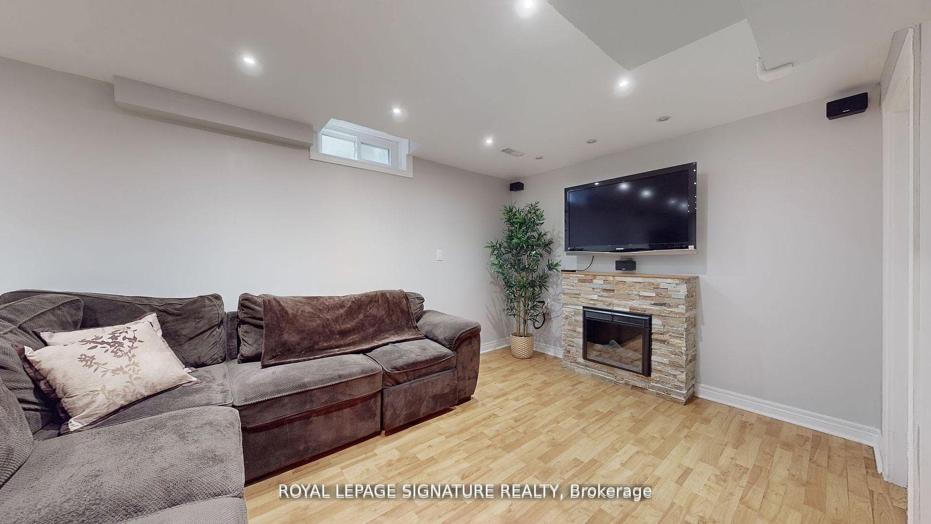 3103 Keynes Crescent photo 29