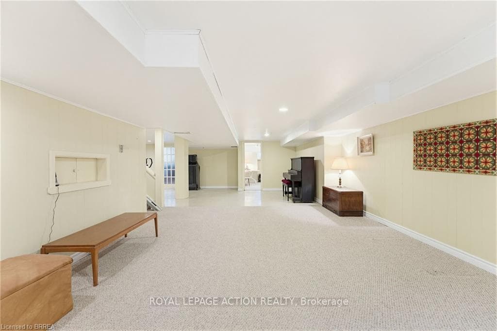 90 Henderson Avenue photo 29