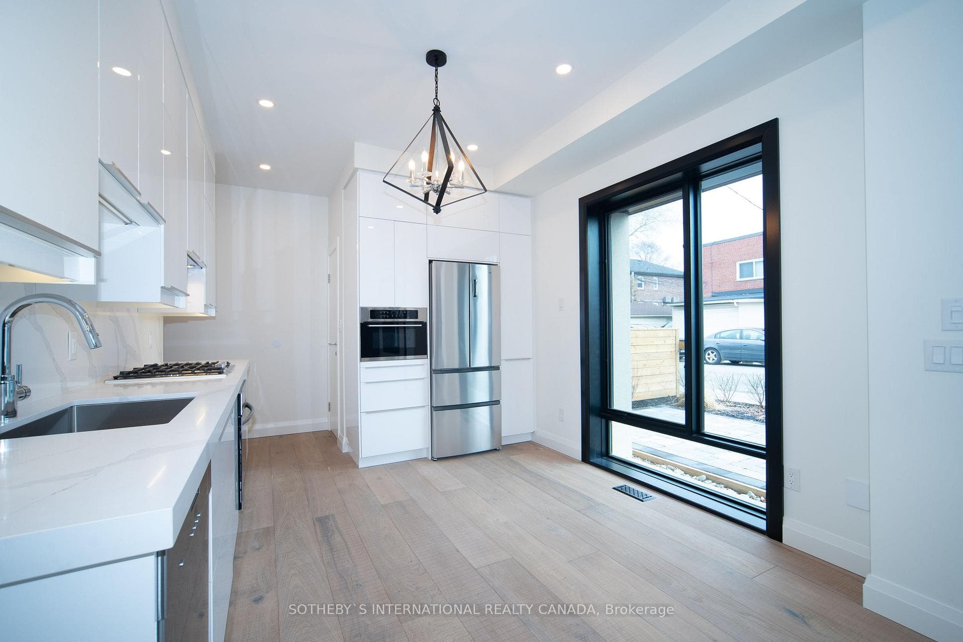 470 Sammon Avenue photo 5