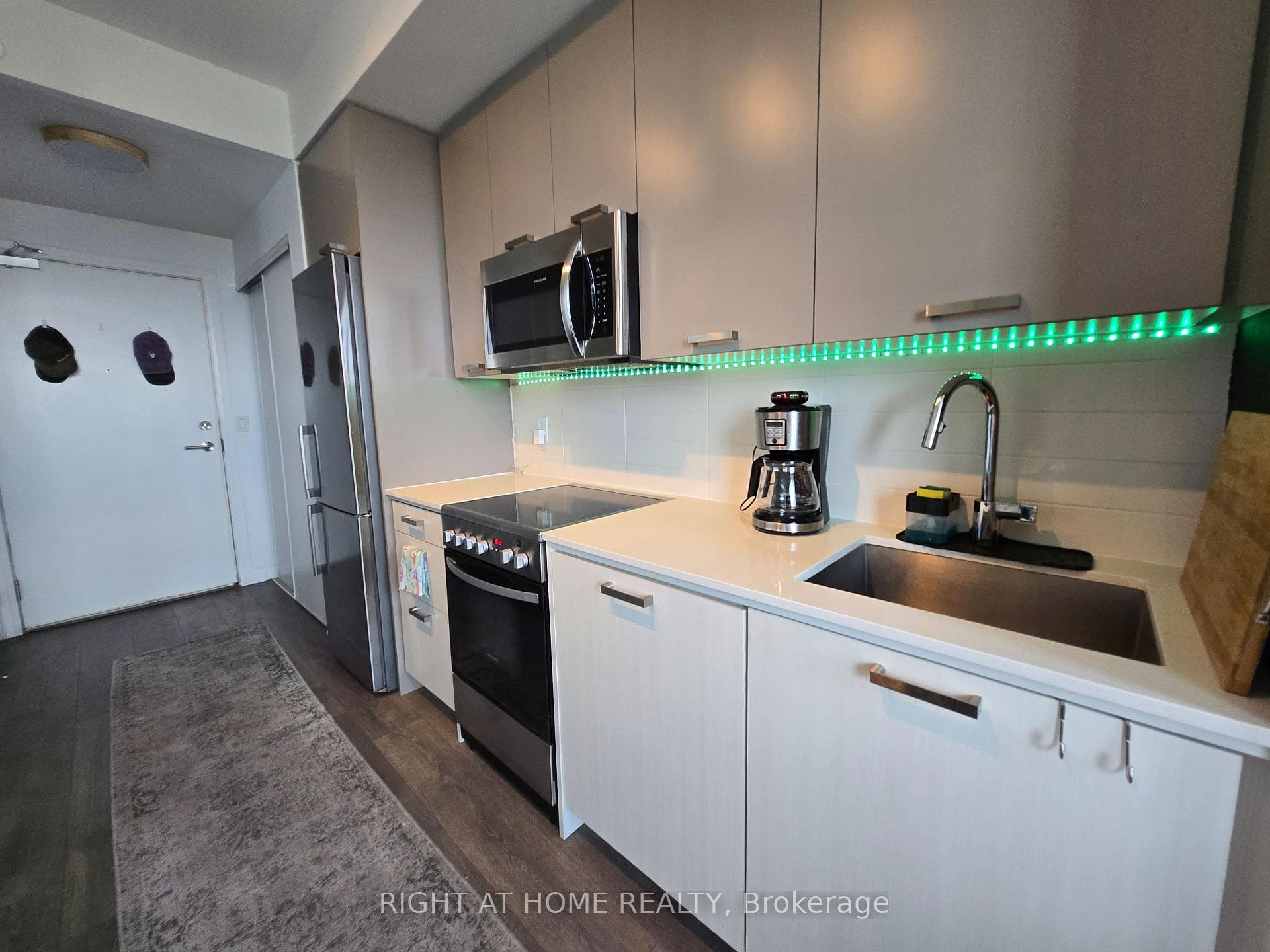 2301 Danforth Avenue Unit 715 photo 10