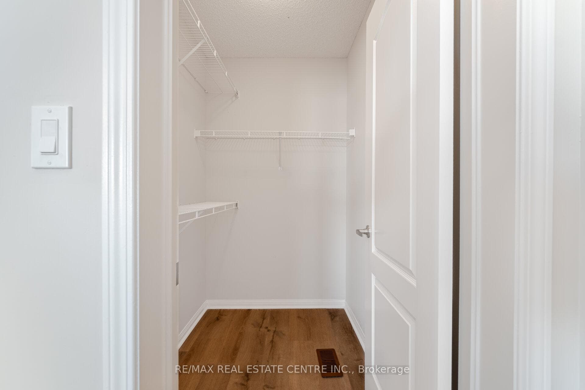 137 Willet Terrace photo 26