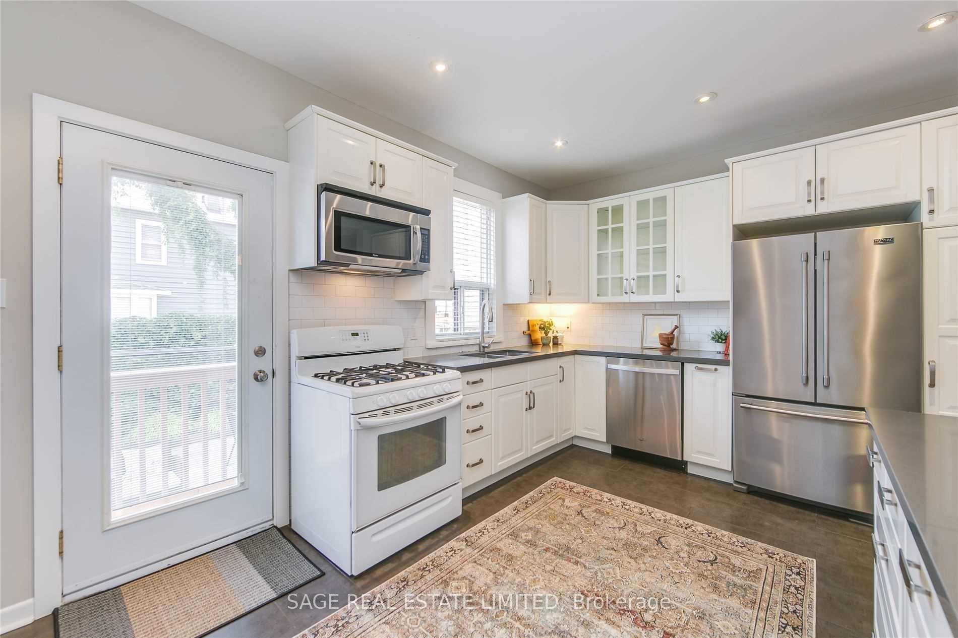 346 Leslie Street photo 16