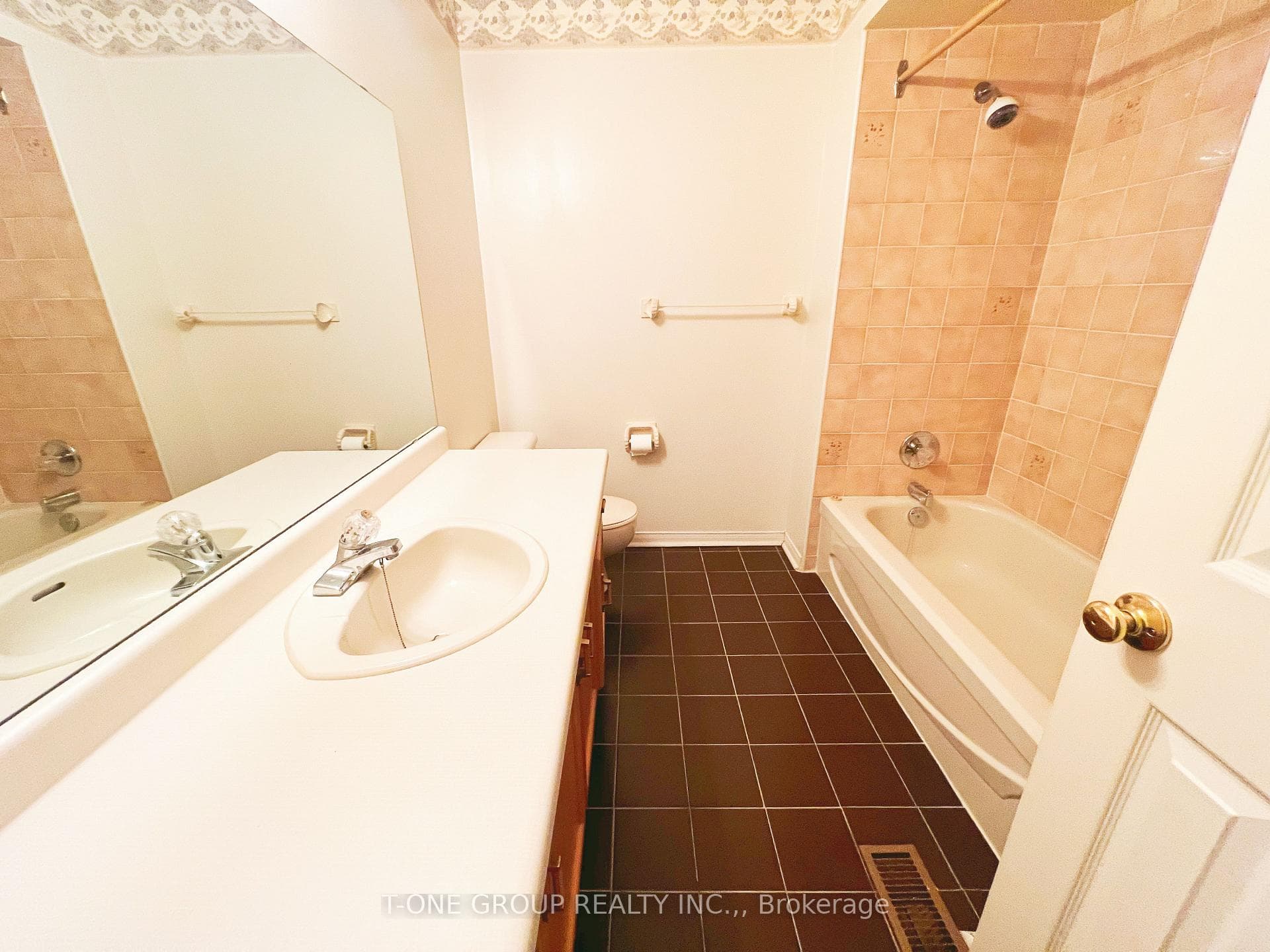 1725 The Chase Unit 60 photo 19