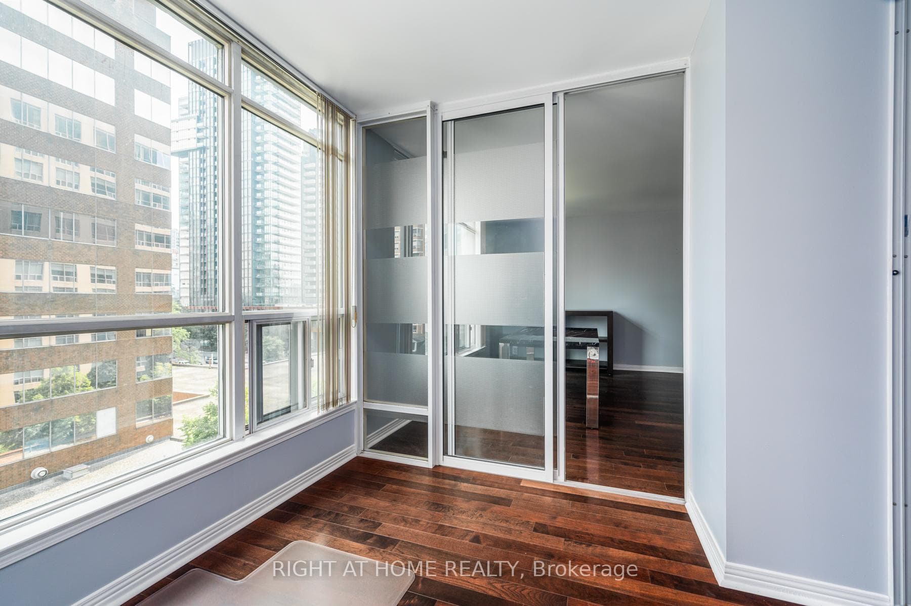 942 Yonge Street Unit 605 photo 16