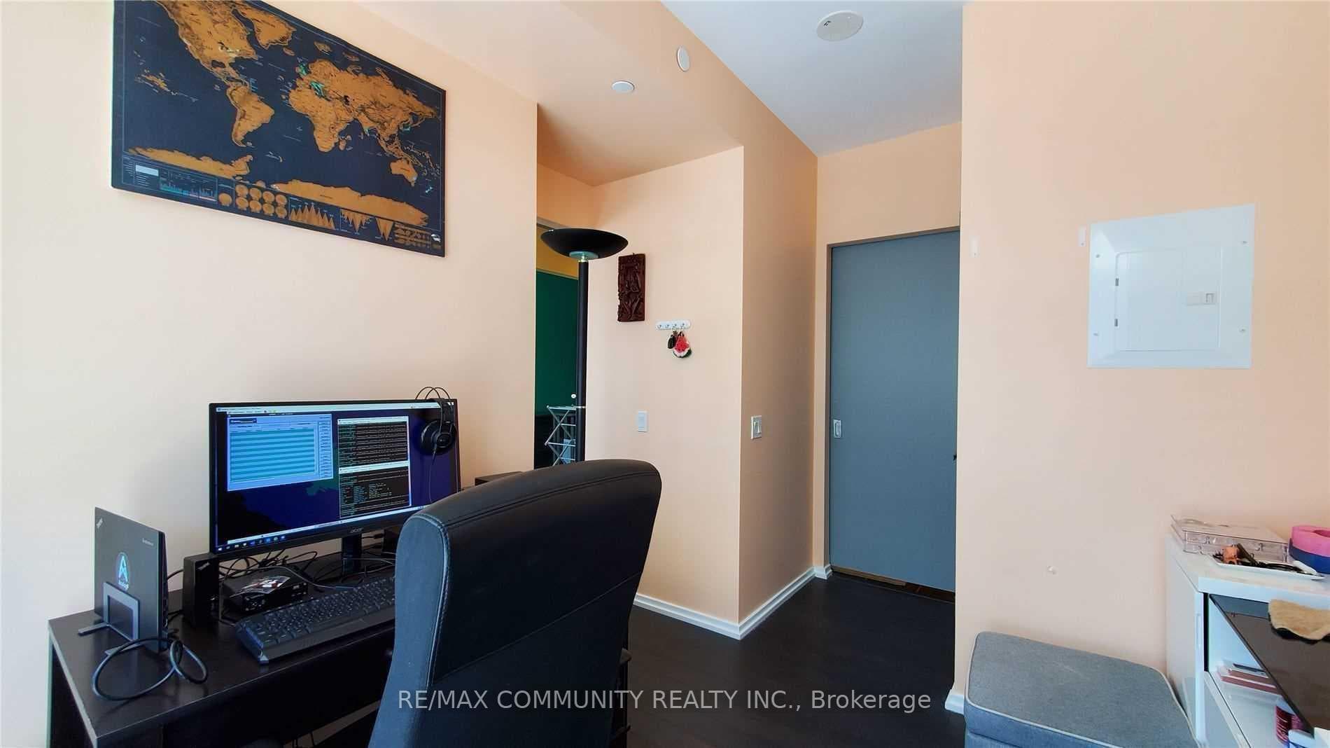 197 Yonge Street Unit 1609 photo 9