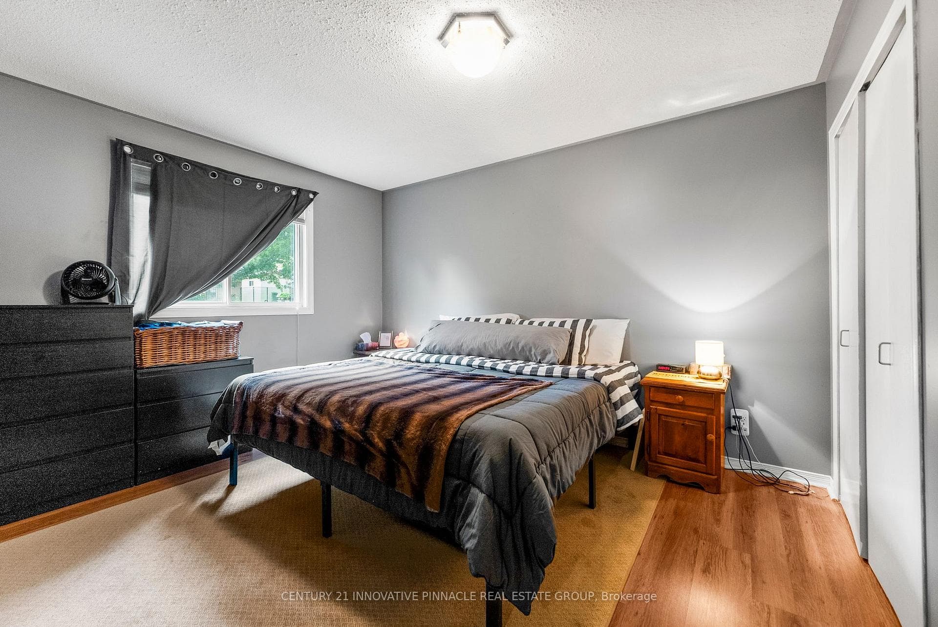 594 Herbert Street photo 29