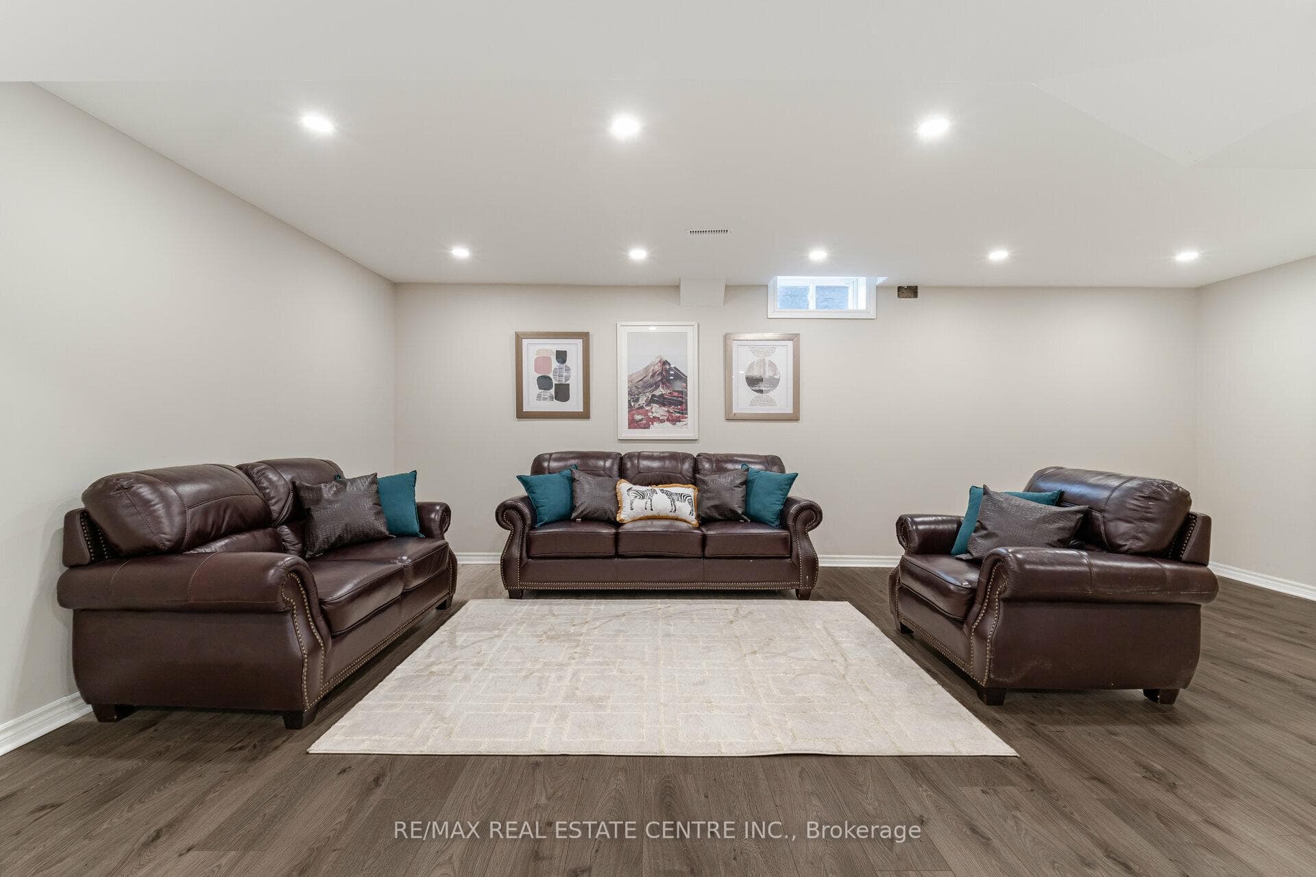 4338 Bacchus Crescent photo 35