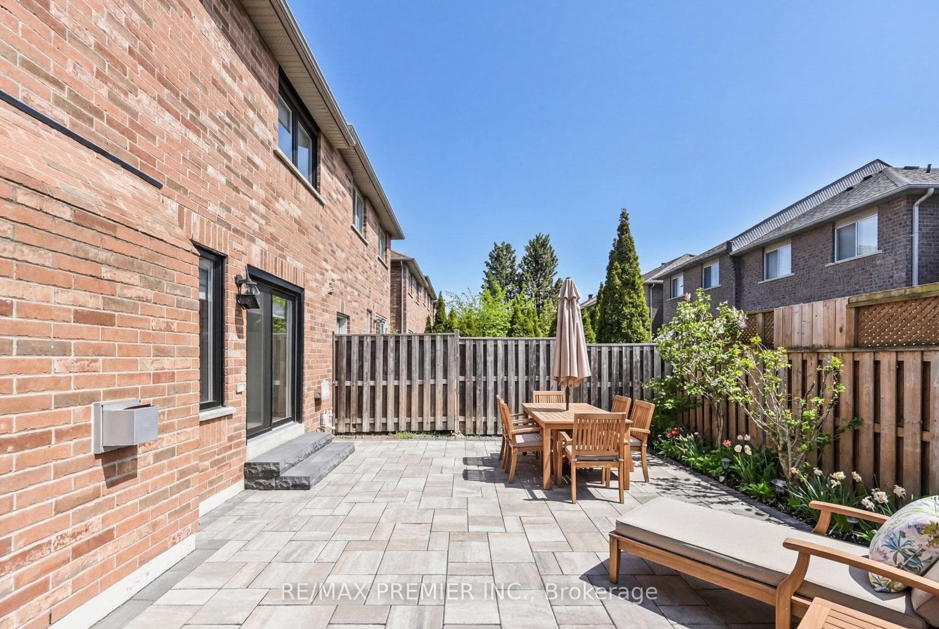 152 Laurelhurst Crescent photo 17