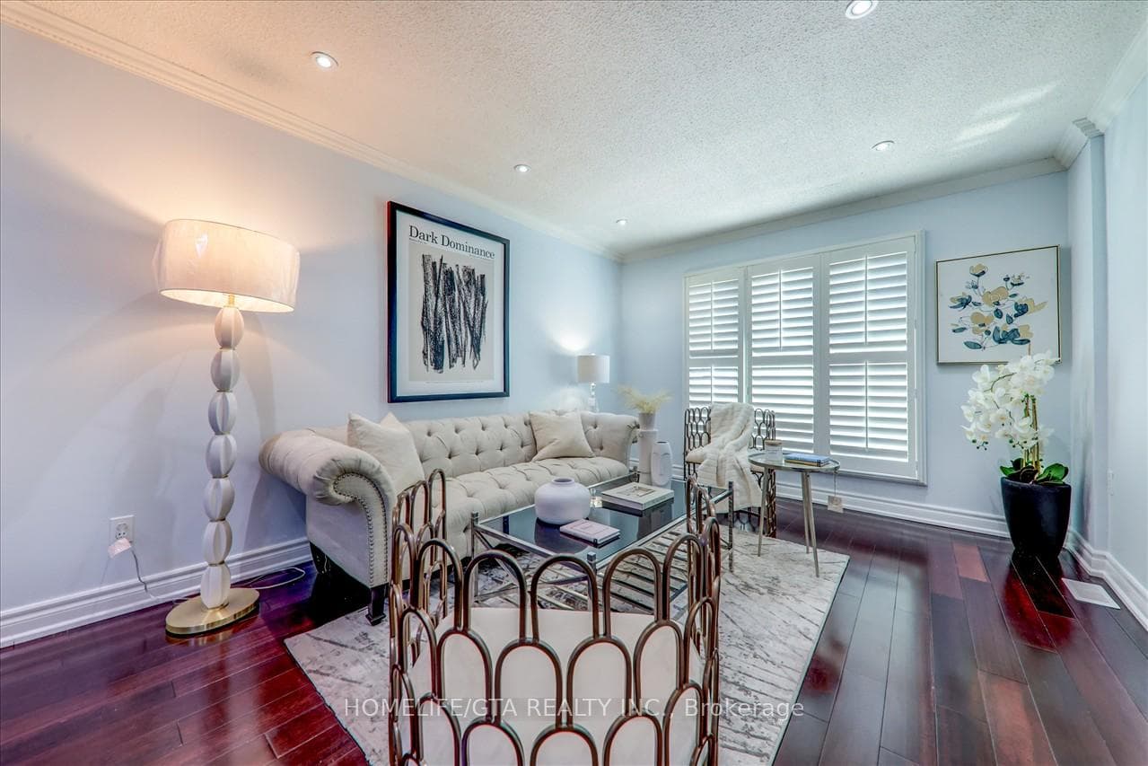 15 Forbes Crescent photo 7