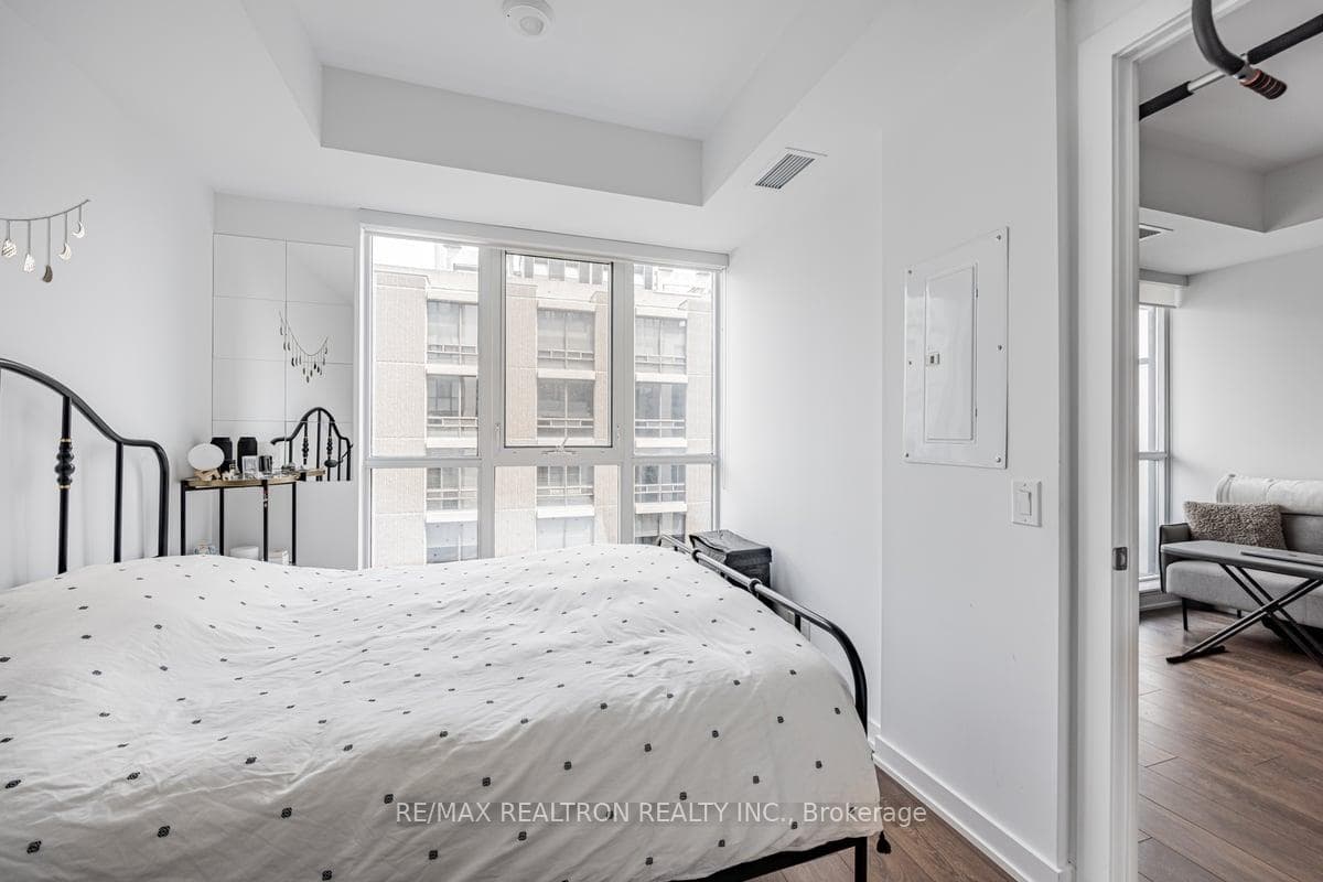 609 Avenue Road Unit 1607 photo 14