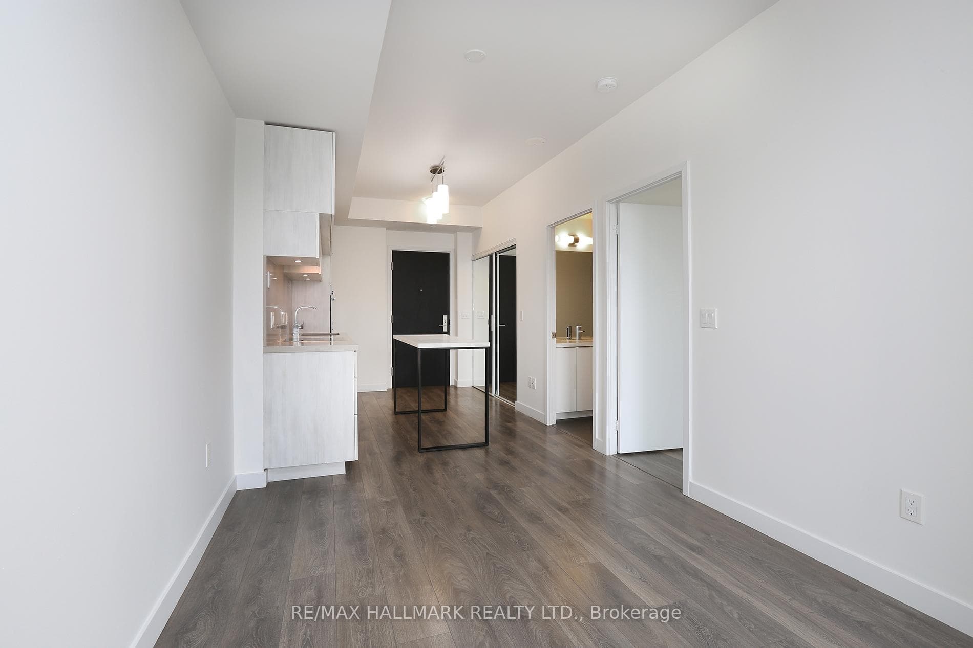 8 Eglinton Avenue Unit 4203 photo 17