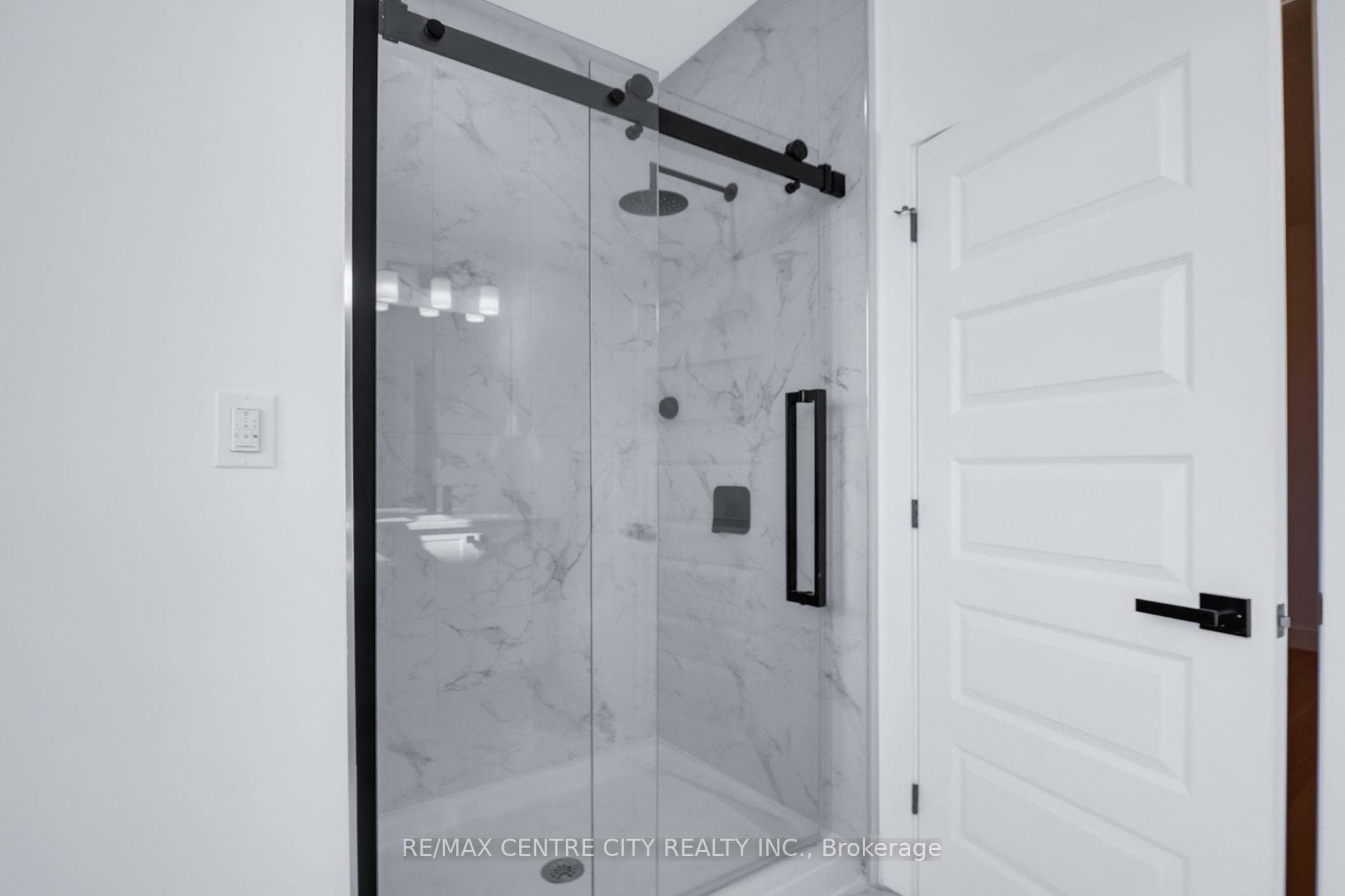 104 Foxborough Place photo 17