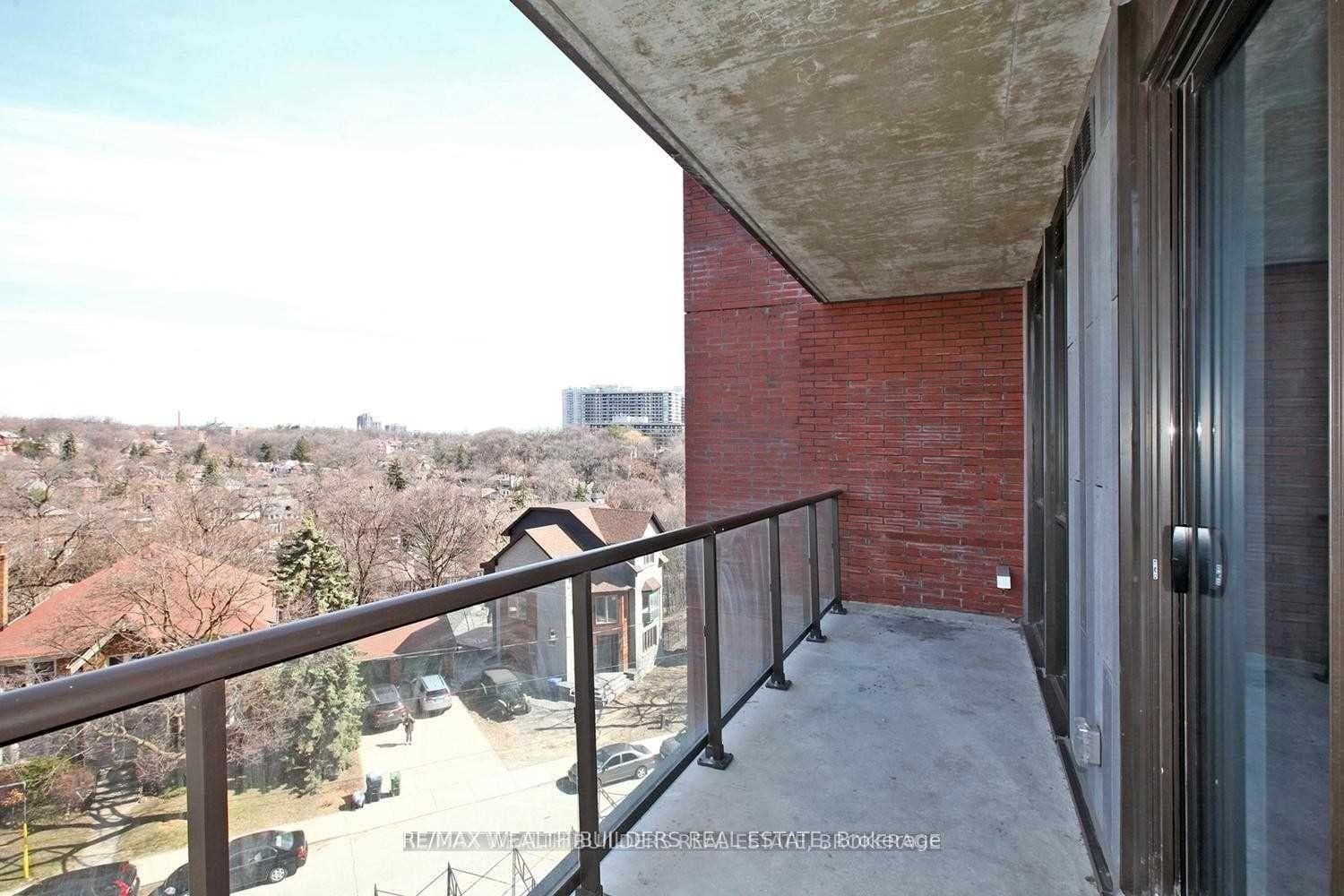 2118 Bloor Street Unit 511 photo 6