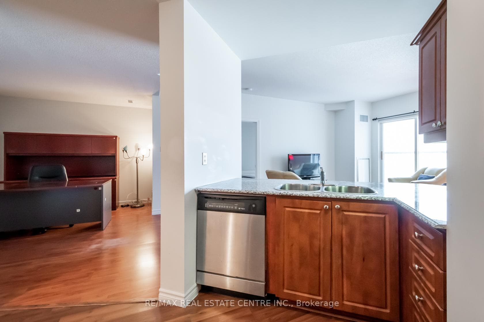 135 JAMES Street Unit 515 photo 12