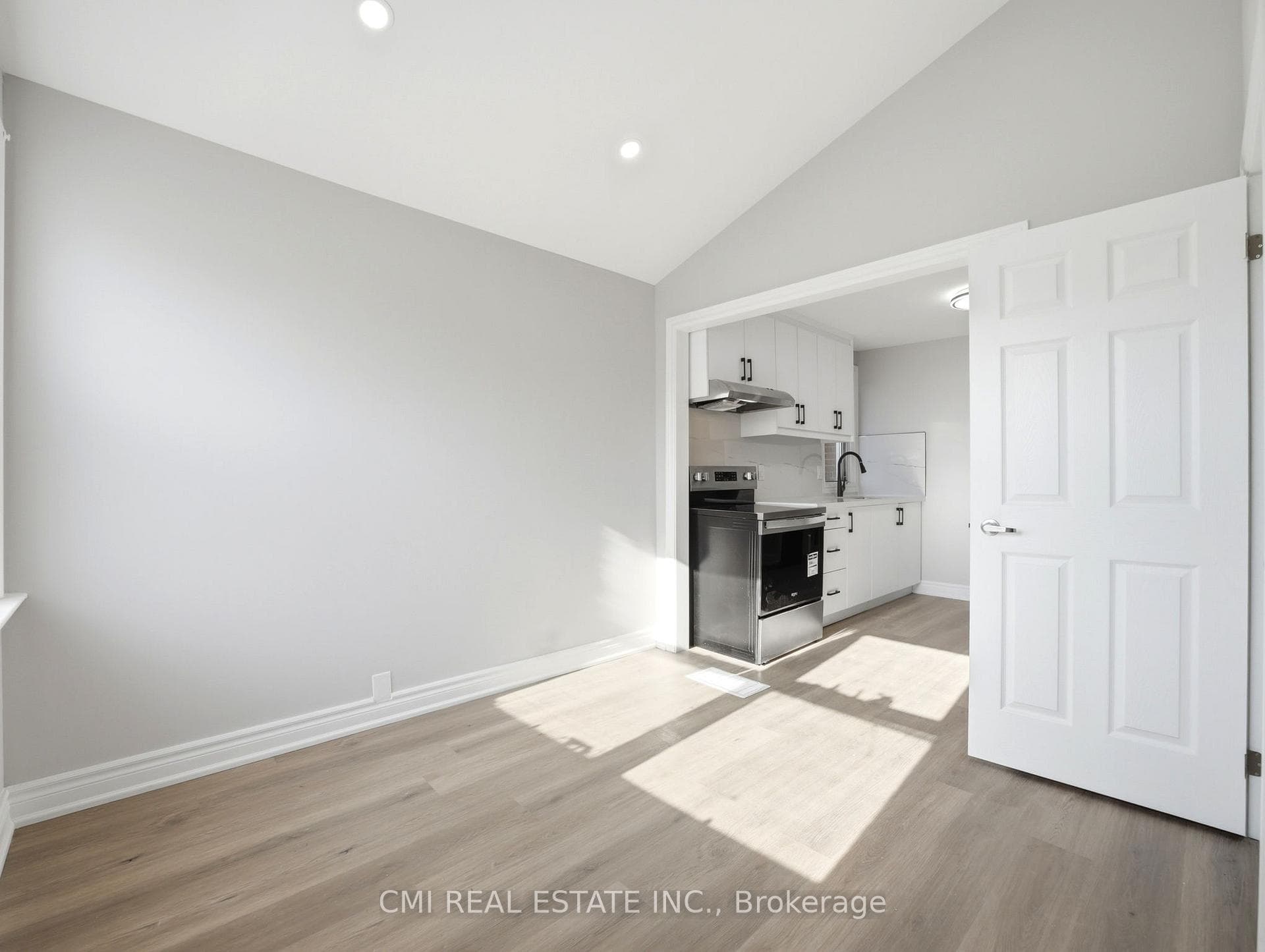 86 Adair Avenue photo 7