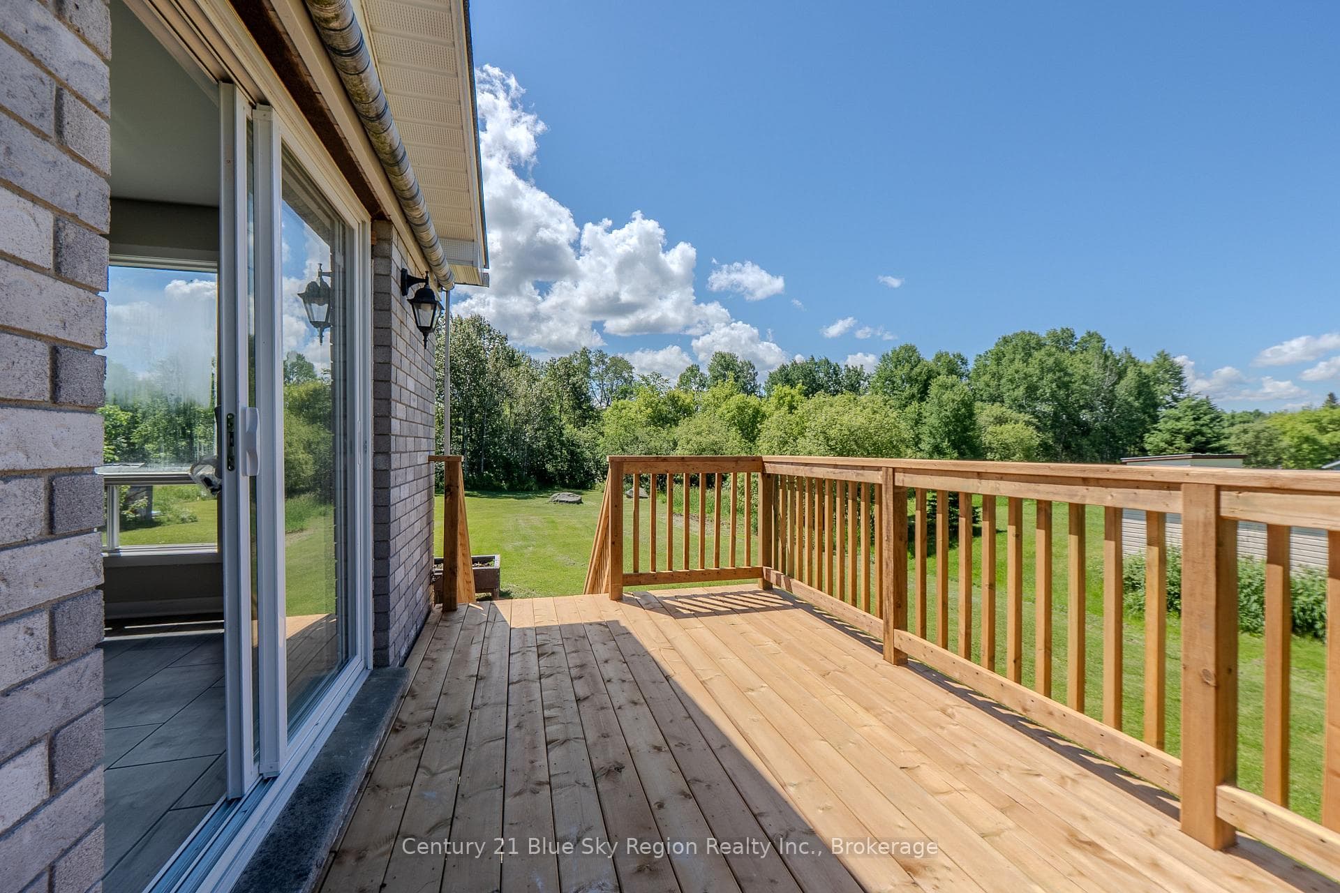 418 Laurier Street photo 43