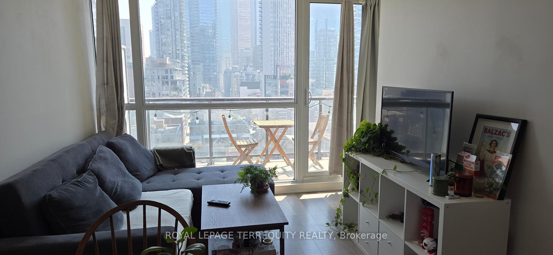 290 Adelaide Street Unit 1309 photo 6