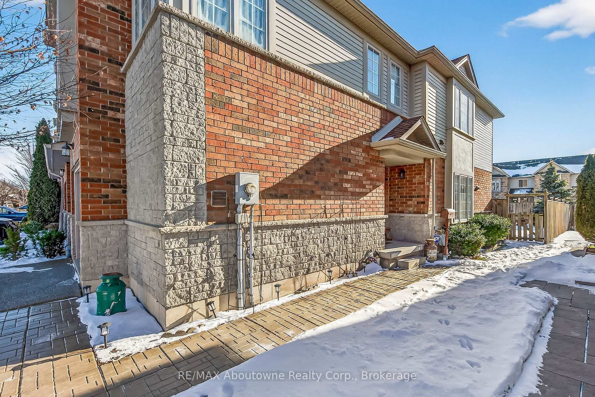 31 Elderberry Avenue photo 3