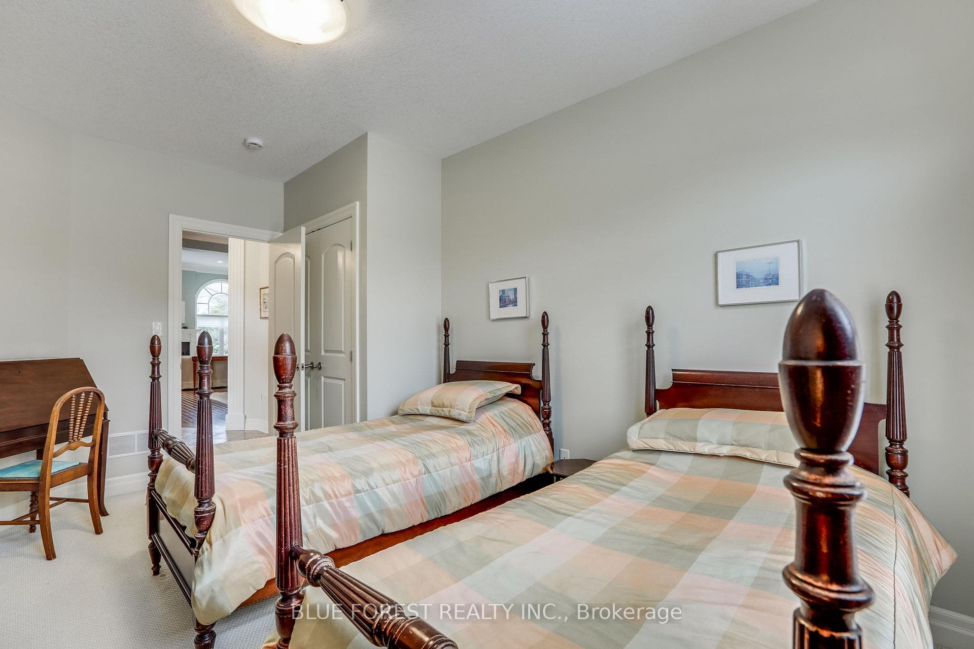 2014 Valleyrun Boulevard Unit 6 photo 11