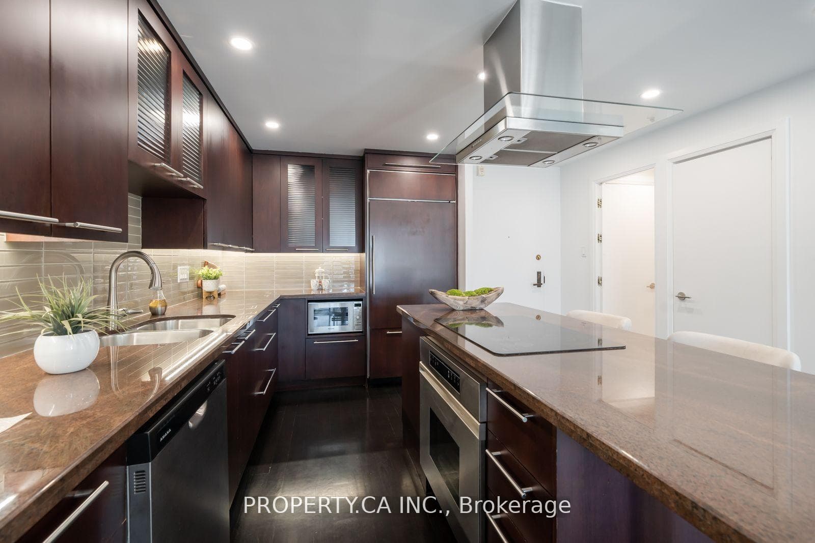 18A Hazelton Avenue Unit 304 photo 13