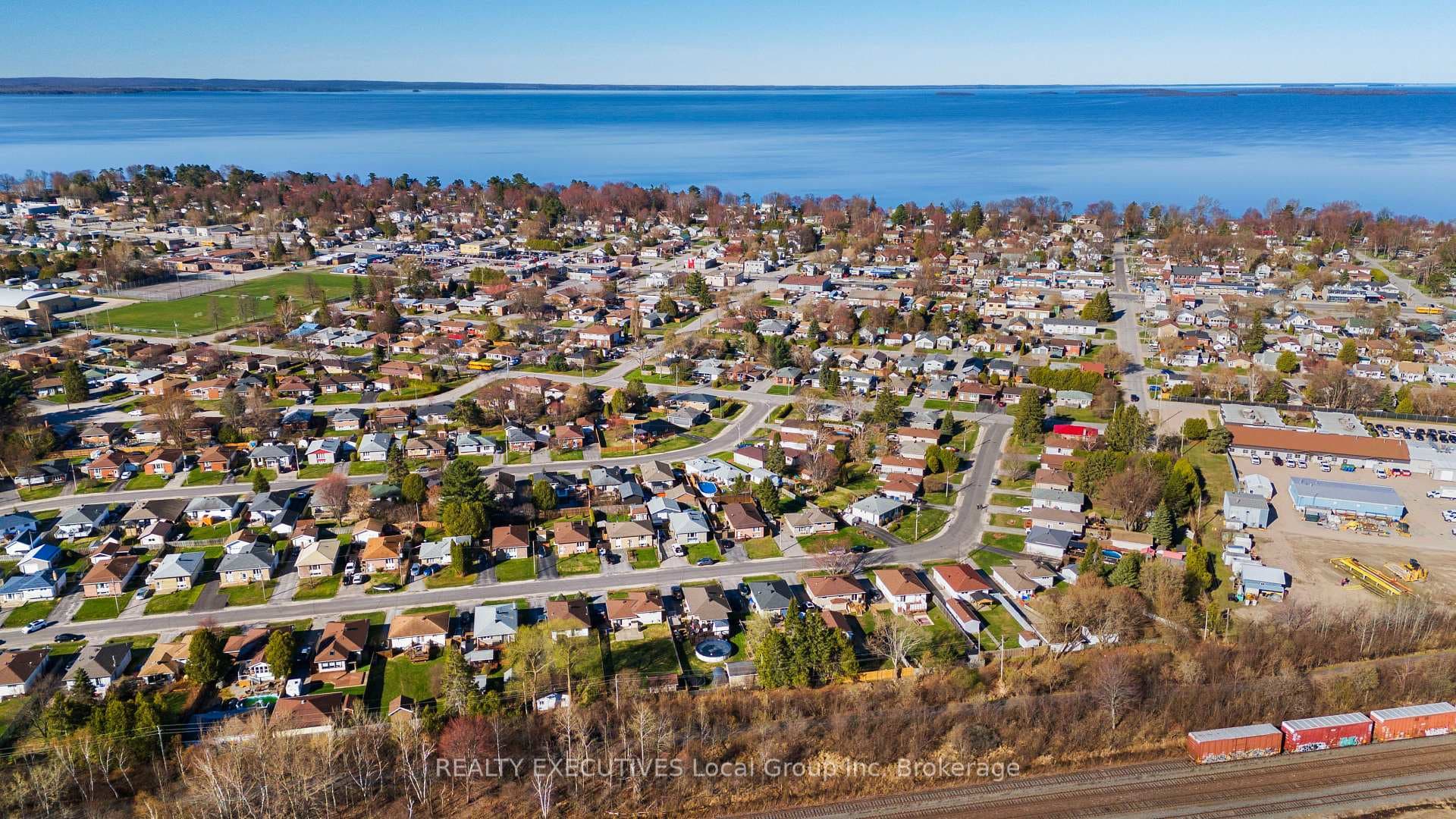 18 VAN HORNE Crescent photo 38