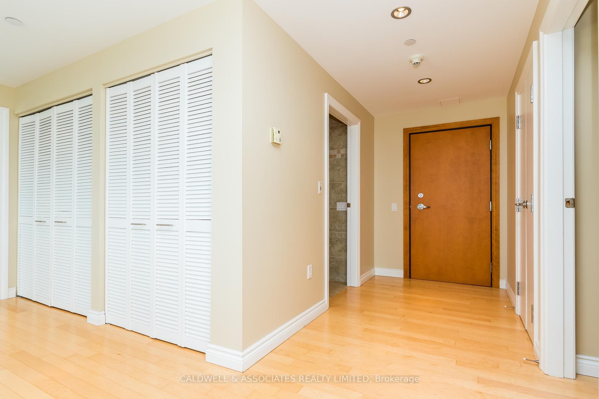 90 George Street Unit 1002 photo 3