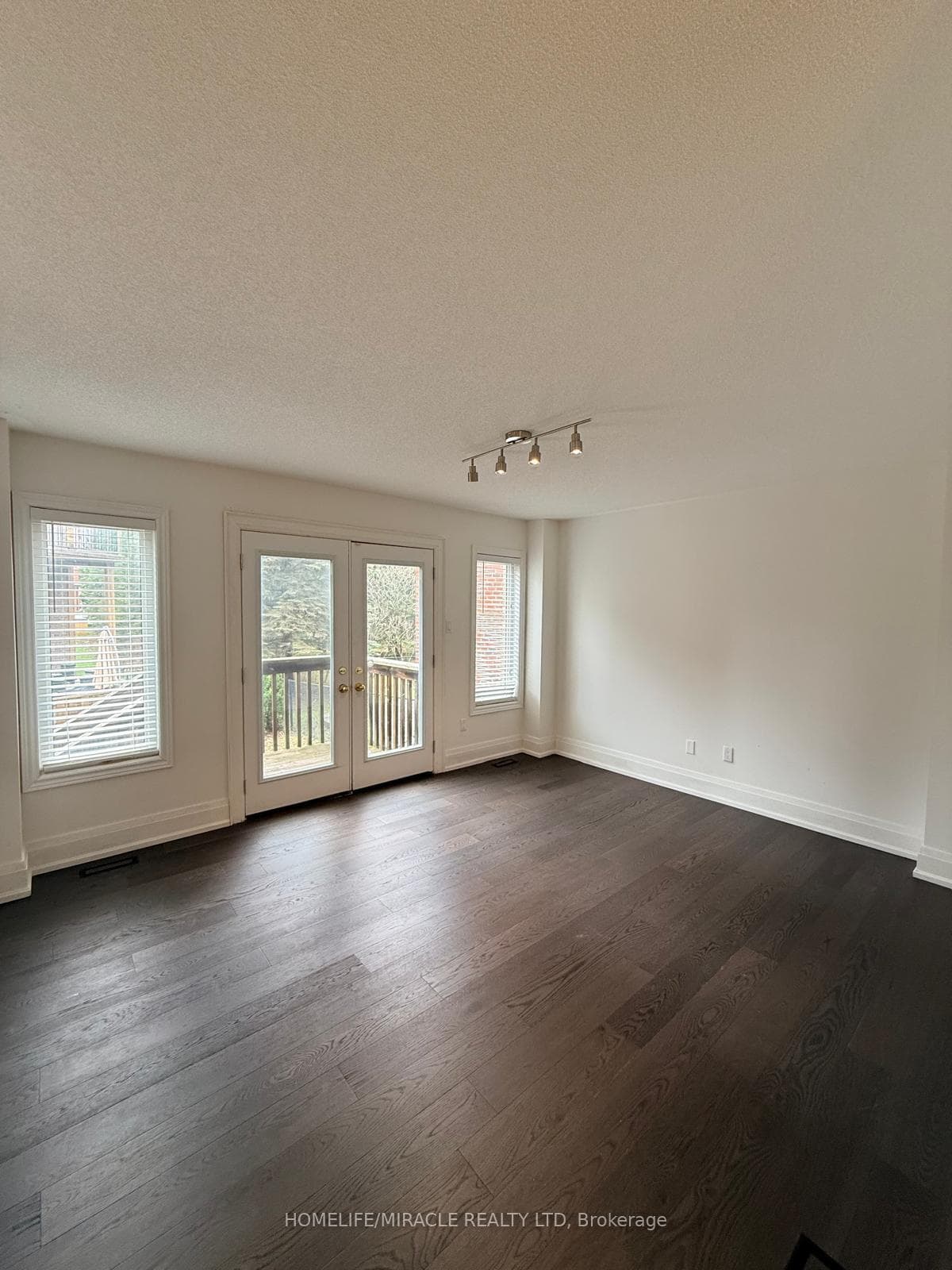 69 Headwater Crescent photo 8