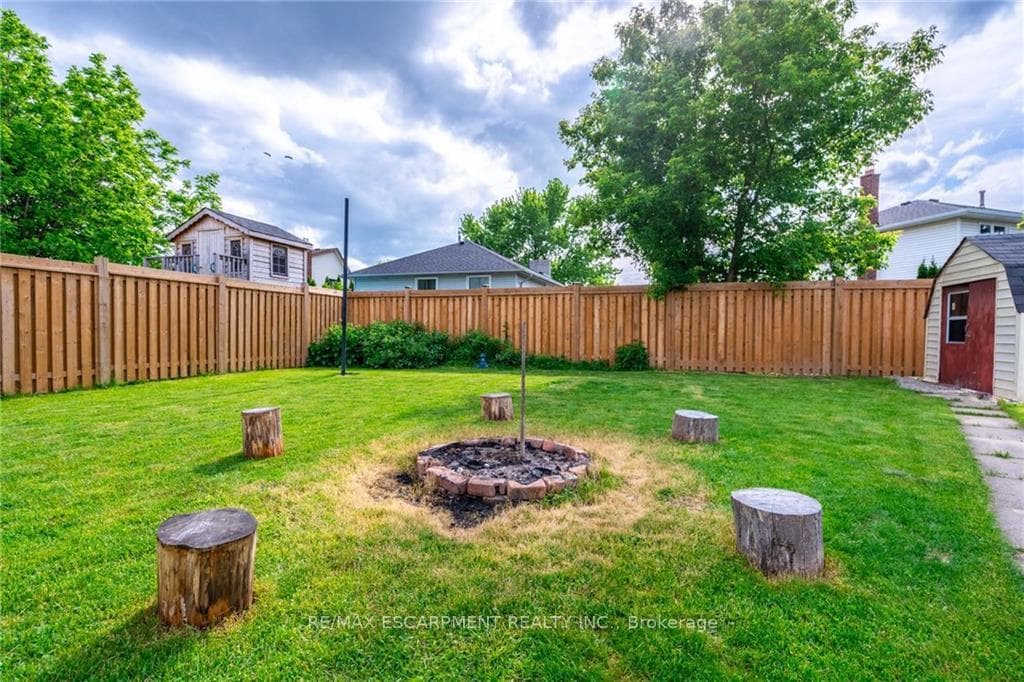 8 Highland Boulevard photo 37