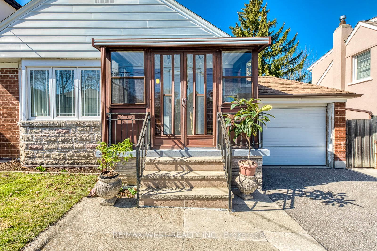 66 Prince Charles Drive photo 3