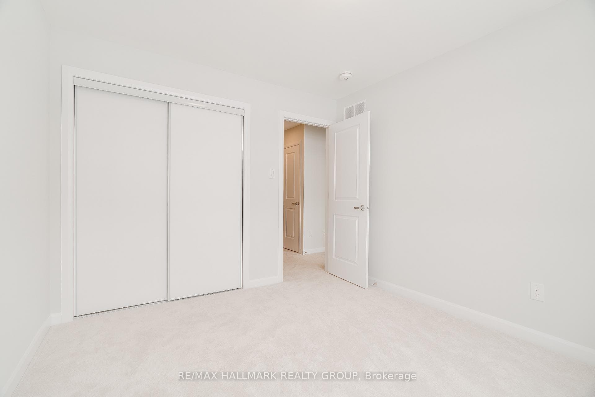 715 Sebastian Street photo 20