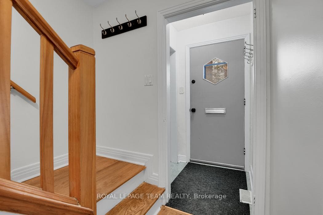 1104 Apolydor Avenue photo 4