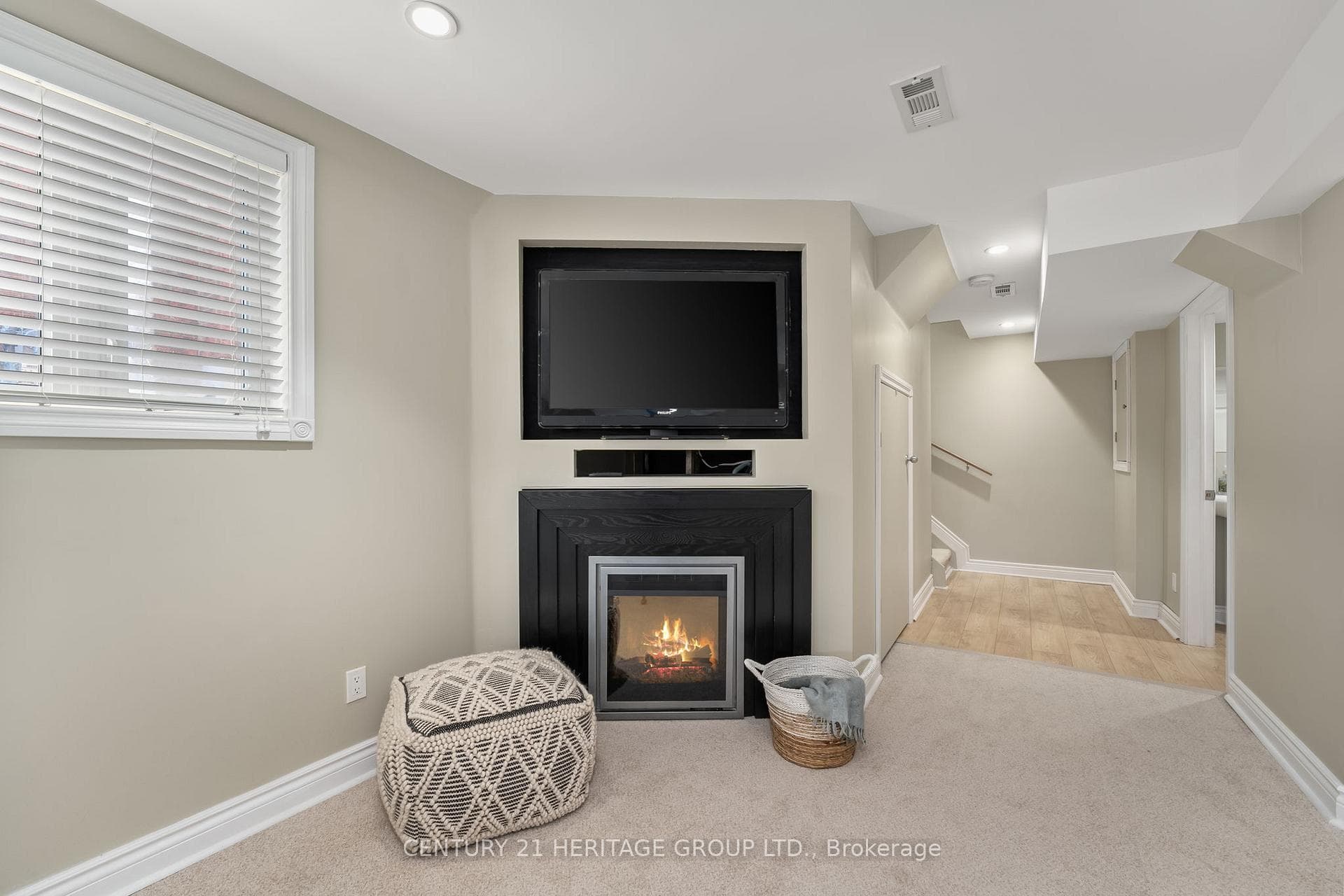 69 Smith Street photo 27
