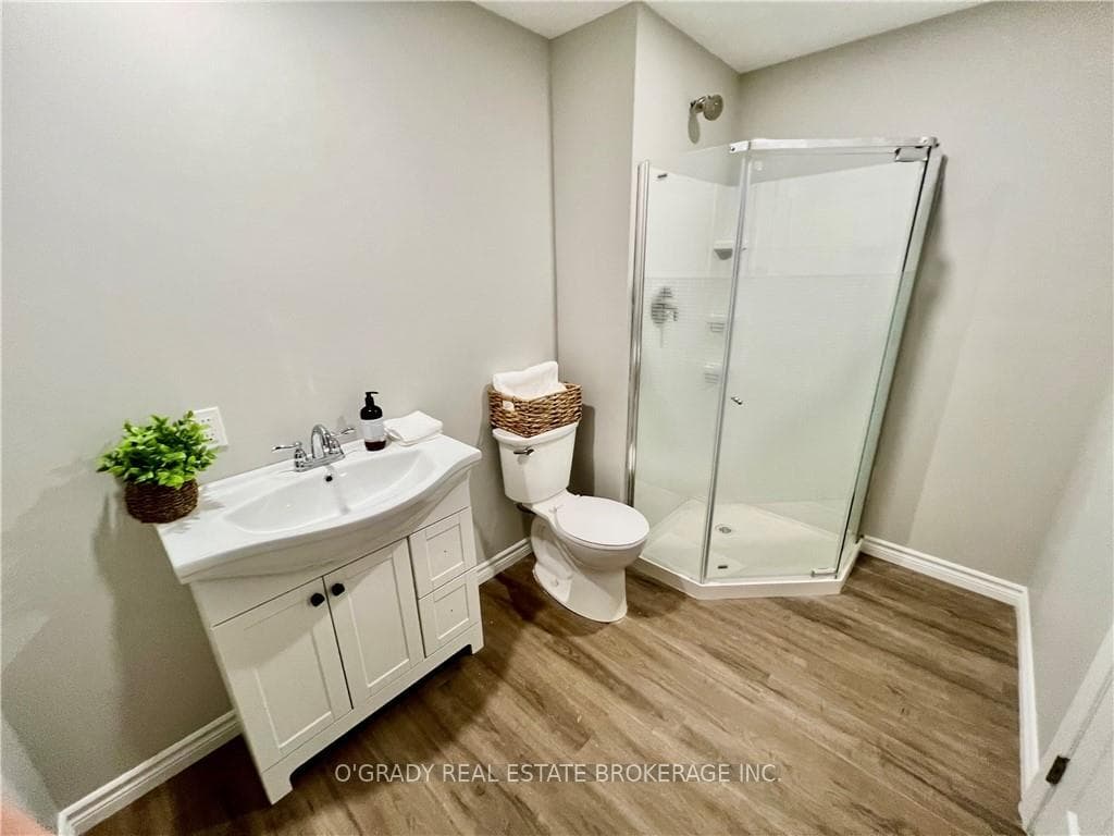 1204 WEBSTER Crescent photo 22