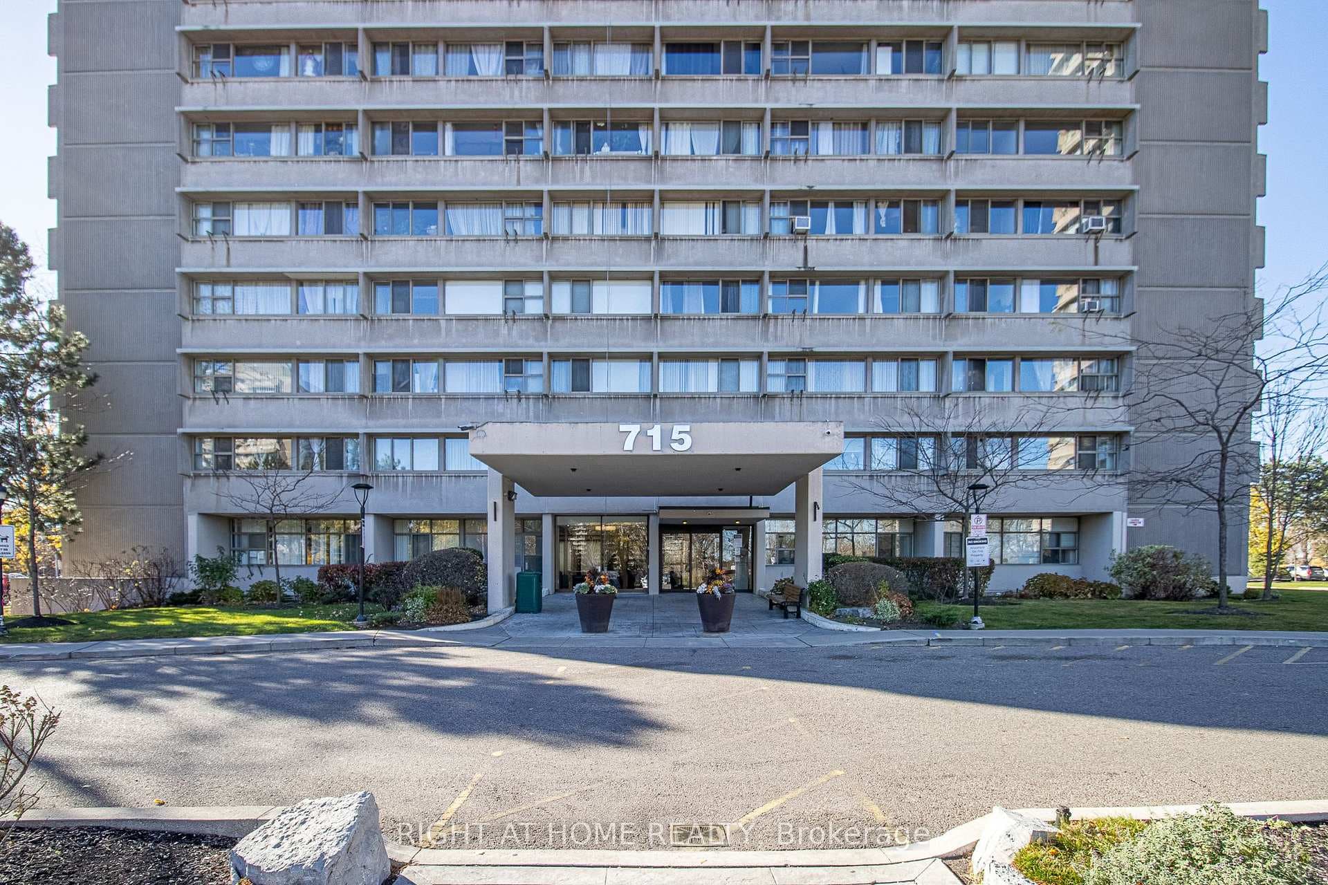715 Don Mills Road Unit 1608 photo 2