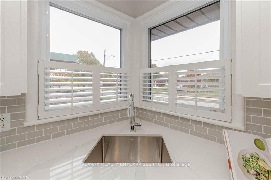 128 Clarendon Avenue Unit Main photo 9