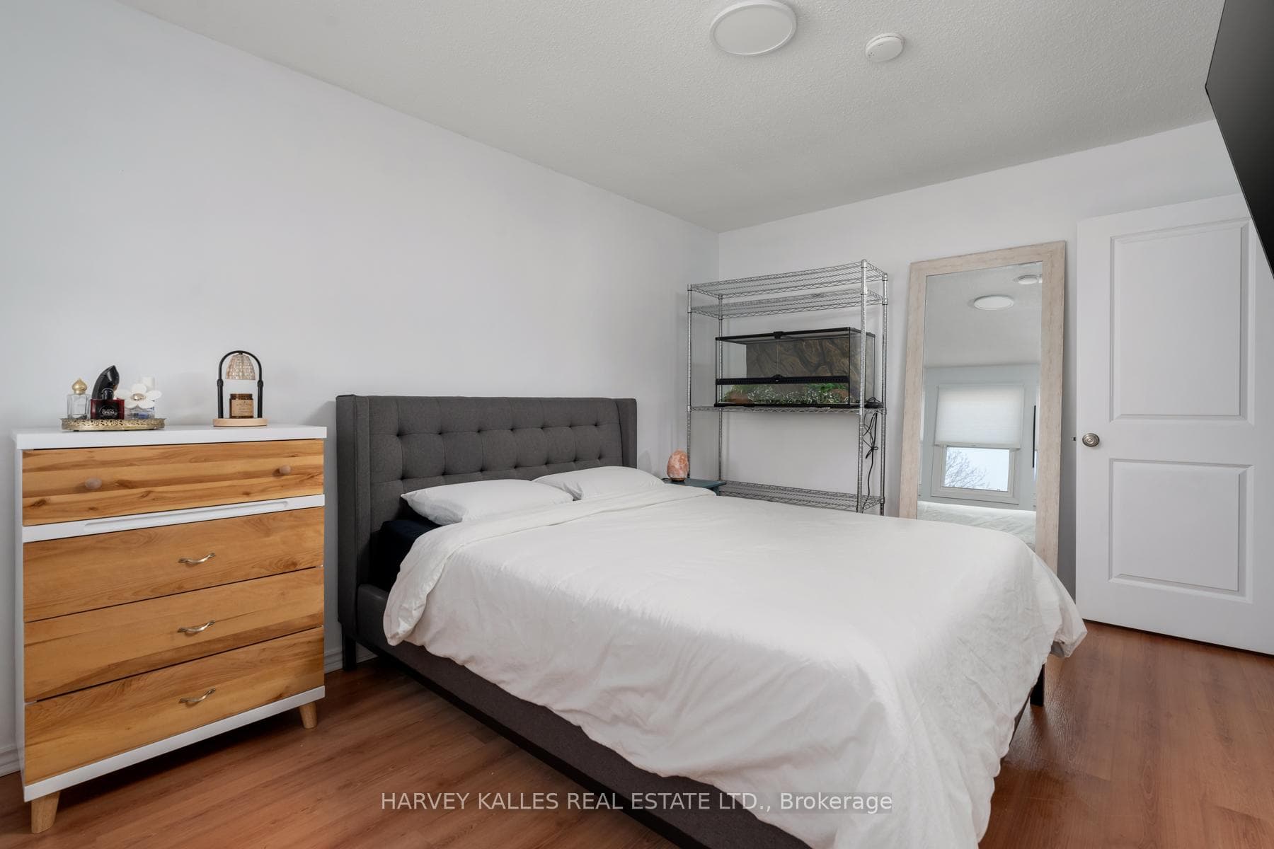 9 Manning Crescent photo 23