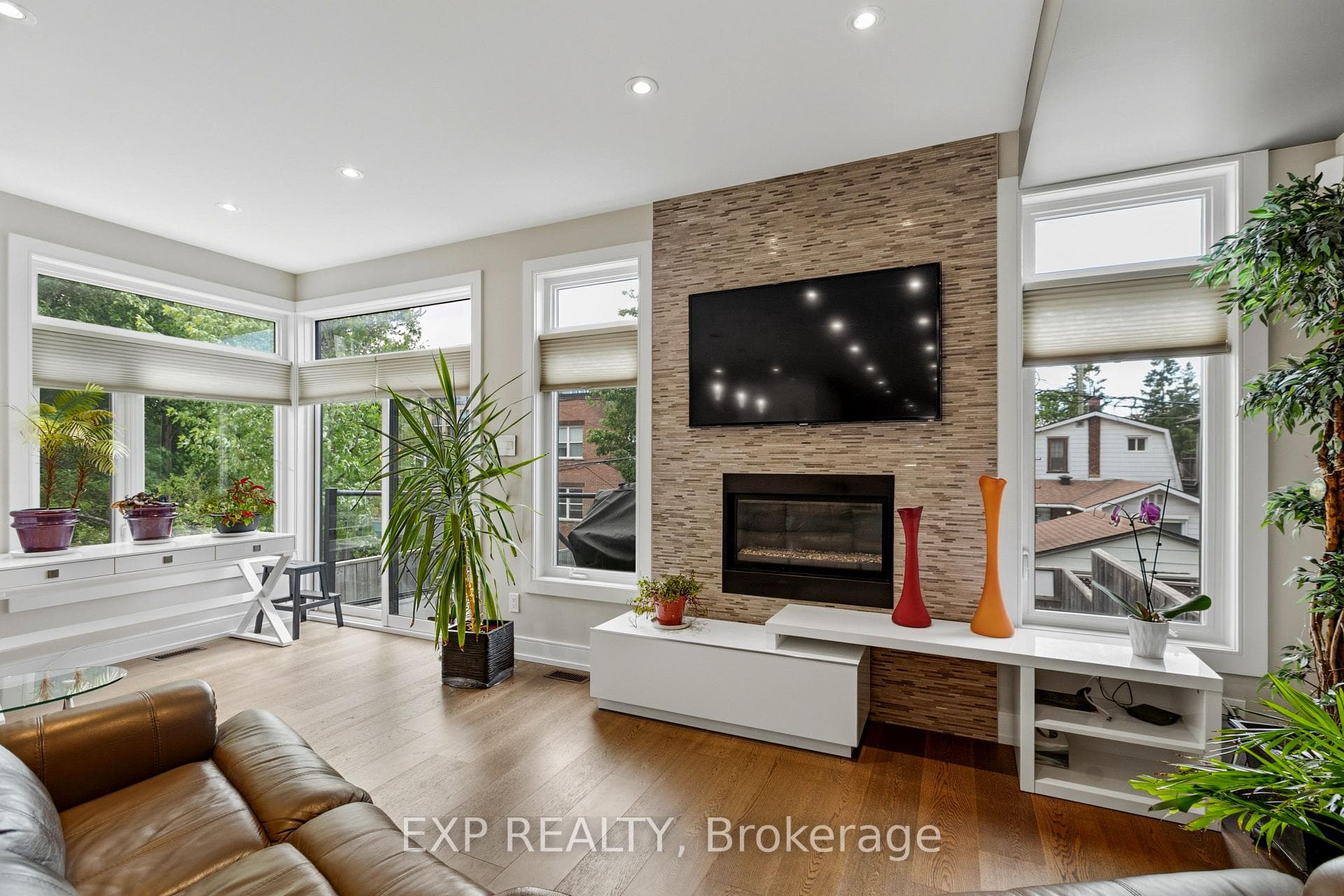 157 Wesley Avenue photo 8
