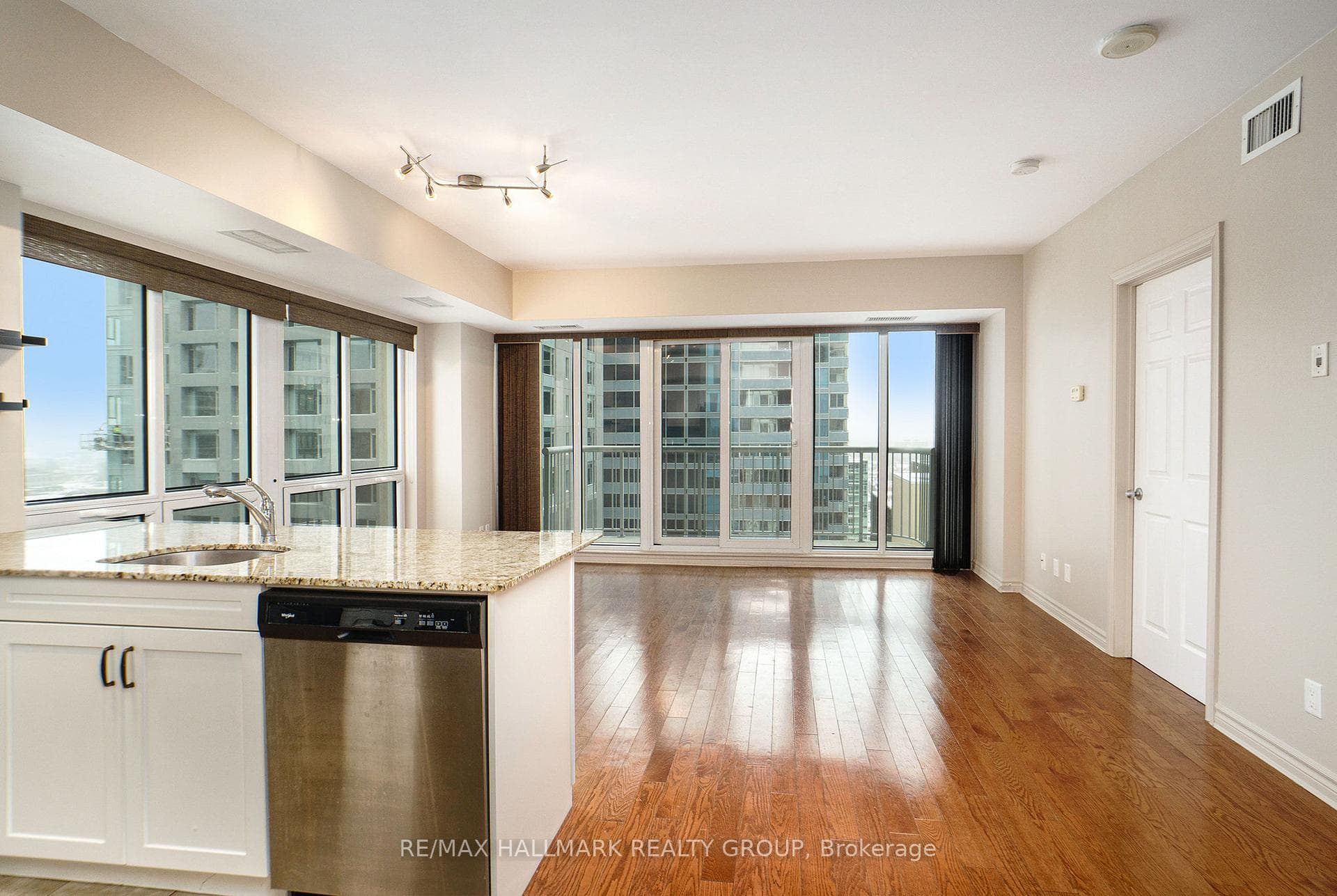 234 Rideau Street Unit 1701 photo 12