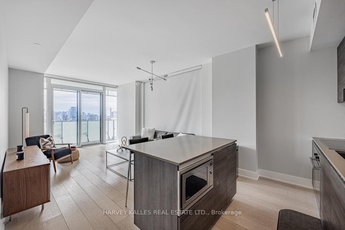200 Bloor Street Unit 1001 photo 4